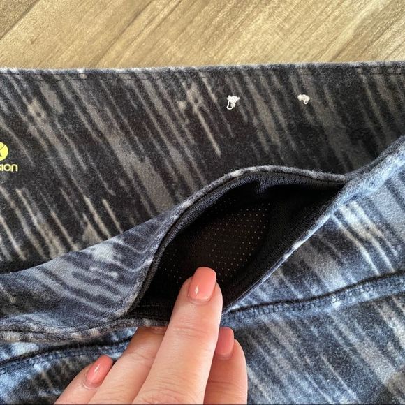 Xersion multi-colored athletic Capri leggings with cut out detail on leg… - Picture 5 of 6